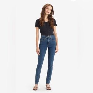 Levi’s Mid Rise Skinny Jeans Dark Wash